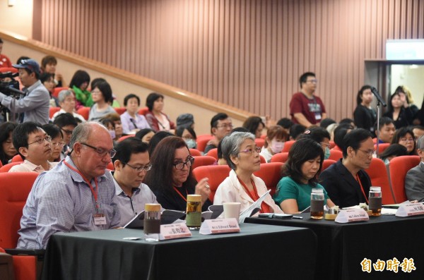 2018台日生技醫藥研討會,邀請總統府國策顧問、台灣日本關係協會科技交流委員會主任委員何美玥(左四)等專家學者參加。(記者張忠義攝)
