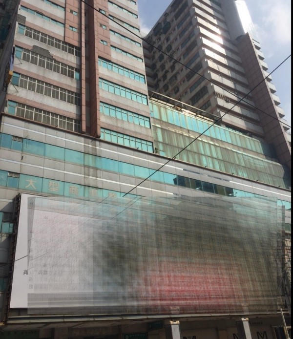 高雄車站建國路附近一處大樓內學生套房今凌晨驚傳發現一具男屍。(記者方志賢翻攝)