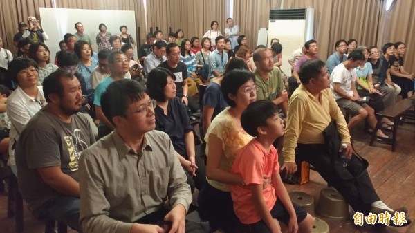 紅盒子讓大家看見台灣布袋戲之美,並向這名至今仍教學不輟的藝師致敬。(記者廖淑玲攝)