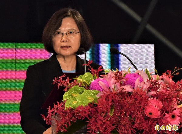 總統蔡英文昨出席雙十晚會,勉國人保持信心,台灣會越來越好。(記者張議晨攝)