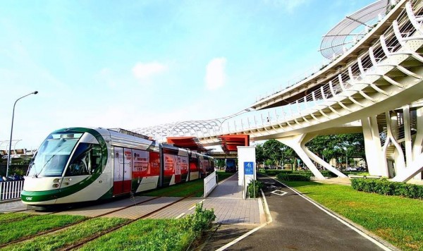 「東港觀光鐵道」輕軌方案都預留與高雄捷運的輕軌的可能性。(記者陳彥廷攝)