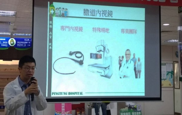 謝孟書醫師說明逆行性內視鏡膽胰造影術。(屏醫提供)