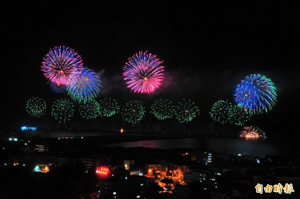 花蓮雙十煙火。(記者花孟璟攝)