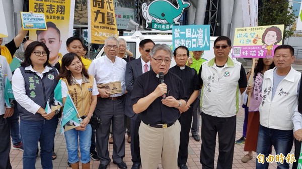長老教會嘉義中會牧師趙振弍說,公投是要促使台灣成為正常化國家、反中國併吞,並不躁進。(記者丁偉杰攝)