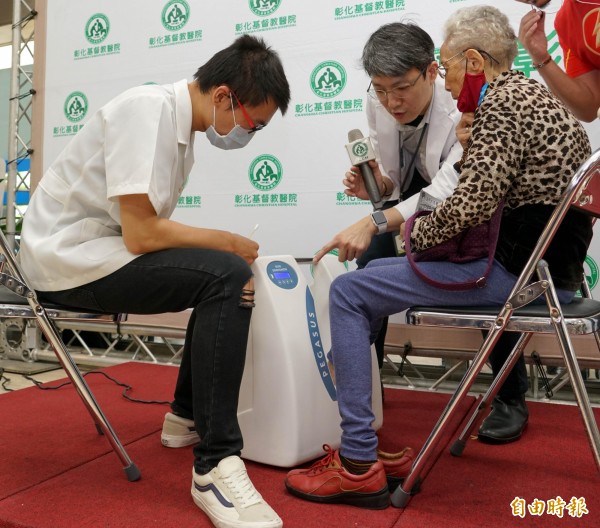 定期接受骨質密度檢測是保骨之道。(記者張聰秋攝)