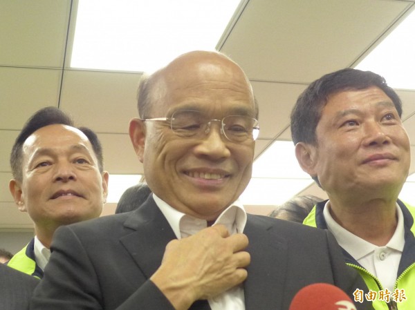 民進黨新北市長參選人蘇貞昌笑談腰圍三十年不變。(記者李雅雯攝)