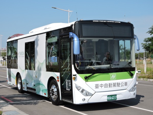豐榮客運自駕車團隊打造的自動駕駛公車已經上路測試。（交通局提供）