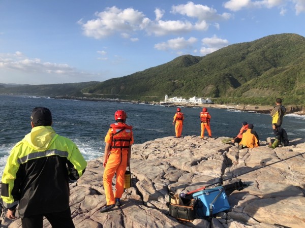 æ¶é²ãæµ·å·¡åºåå¤§æ¹äººå¡é²è¡ææãï¼è¨èå³æåç¿»æï¼