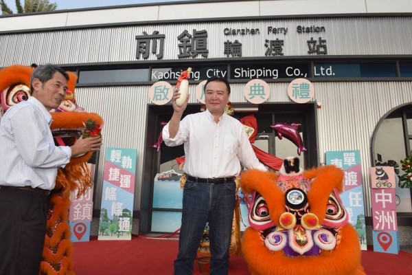 高雄市代理市長許立明質問韓國瑜「白玉苦瓜是瞎密」?遭韓國瑜粉絲圍剿。(記者王榮祥翻攝臉書)
