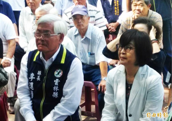 云林县长李进勇和立委苏治芬同框同坐拉抬虎尾镇长候选人林新丁。(记者廖淑玲摄)