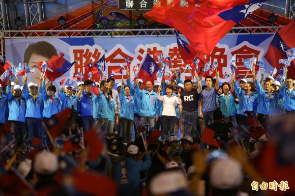 蓝营台中海线大团结,呼吁民众支持。(记者张轩哲摄)