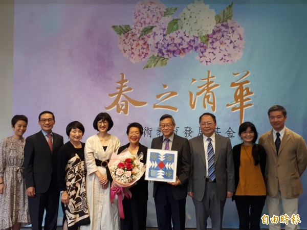 東和鋼鐵創辦人侯貞雄的妻子侯王淑昭捐贈1億元給清華大學成立「春之清華藝術基金會」，未來每年將捐1000萬元，連續10年，支持清華大學的藝術教育扎根。（記者洪美秀攝）
