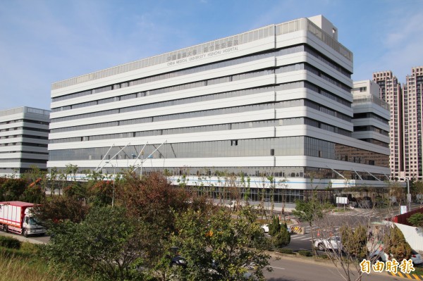 中國醫藥大學新竹附設醫院將在本月17日正式開診,竹北市民公車65、66路將配合在19日起增設該院的停靠站,便利鄉親就診。(記者黃美珠攝)