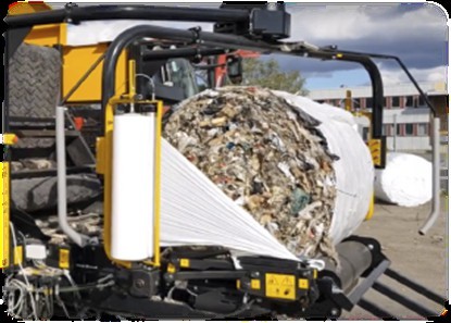 新竹縣政府進行中的垃圾打包作業採用機器全自動化處理。（圖由新竹縣政府環保局提供）