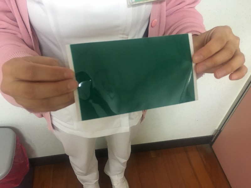 國外傳出有田徑選手過量使用痠痛藥膏,導致體內累積過多水楊酸而中毒身亡,南投醫院提醒民眾,使用時切勿過量、併用,減少身體負擔。(記者劉濱銓翻攝)