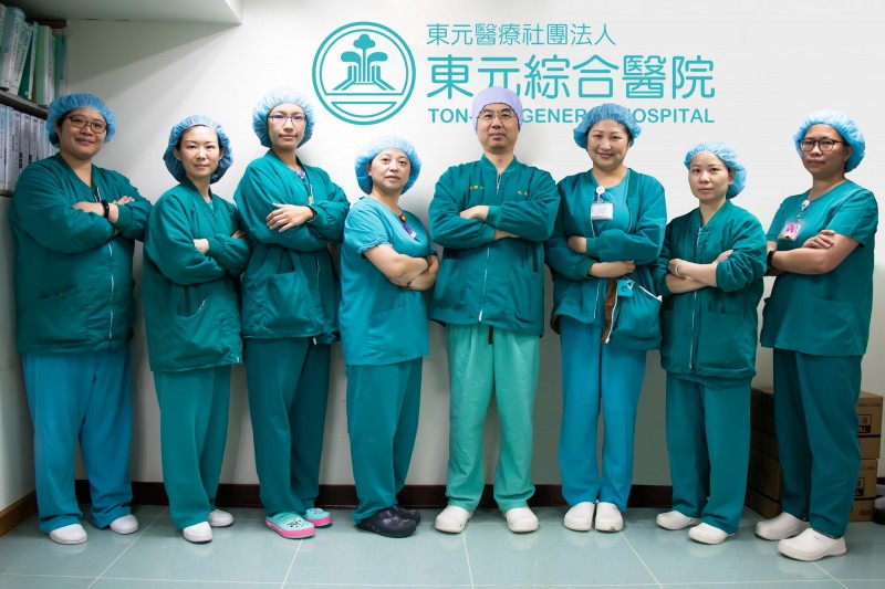 新竹縣東元醫院醫療團隊成功搶救一名罕見惡性高熱的男童性命,情節宛如高收視率的台灣電視劇「麻醉風暴」。 (東元醫院提供)