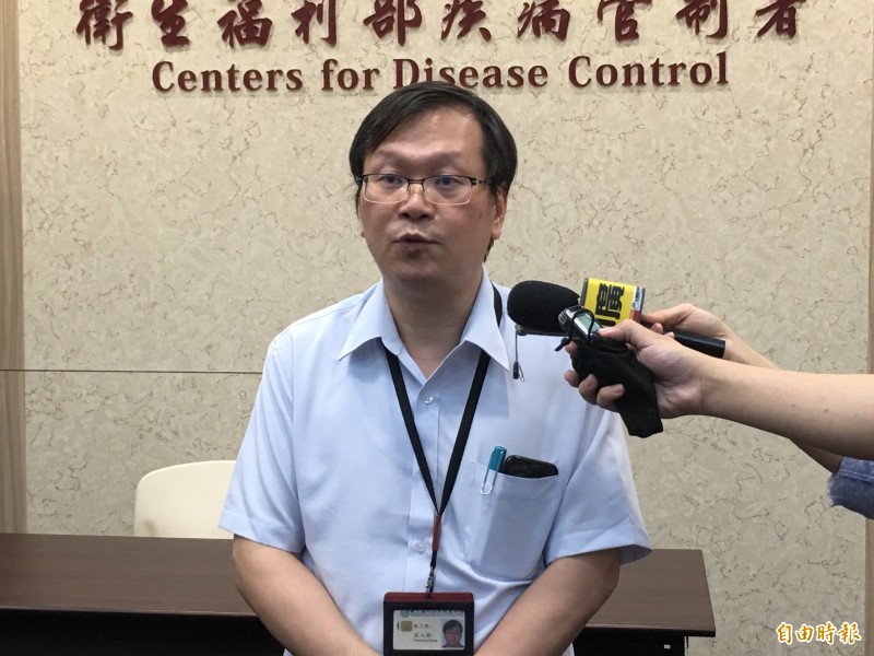衛福部疾管署副署長莊人祥說明登革熱疫情。(記者林惠琴攝)