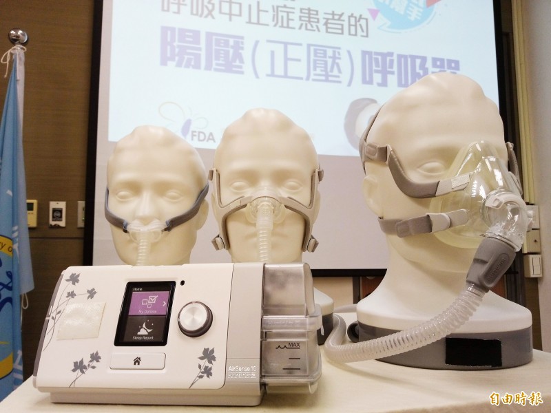睡眠呼吸中止症患者可用陽壓呼吸器治療。(記者吳亮儀攝)