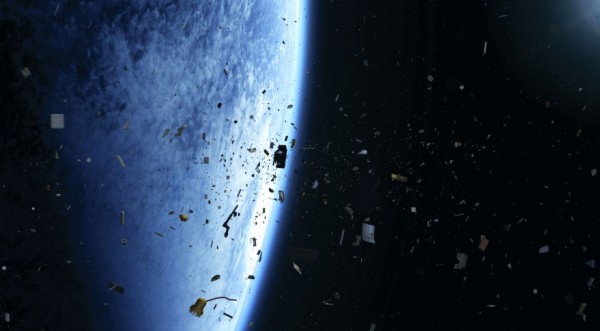 據美軍統計,大小1公分以上的太空垃圾約有1億個。(圖取自NASA)