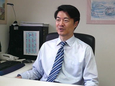 劉宏恩在臉書探討美國法官與媒體的關係,指出通常法官都不會上媒體去闡述自己的案件。(圖擷自政治大學官方網站)