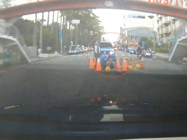 江嫌賓士車的行車記錄器,拍下他撞上工人前的畫面。(資料照)