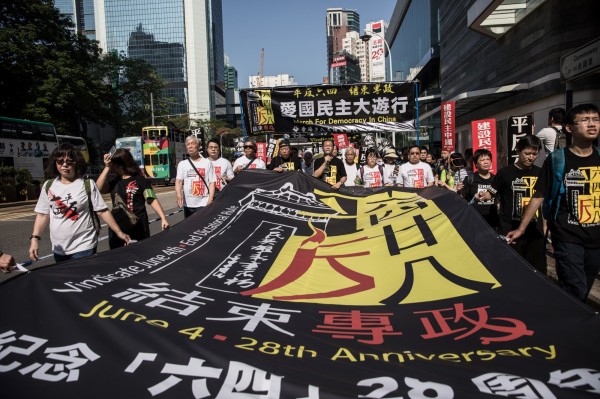 香港支聯會今（28）日舉行六四遊行。（法新社）