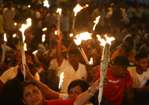 斯里蘭卡爆發萬人示威活動，民眾抗議政府賣國。（法新社）