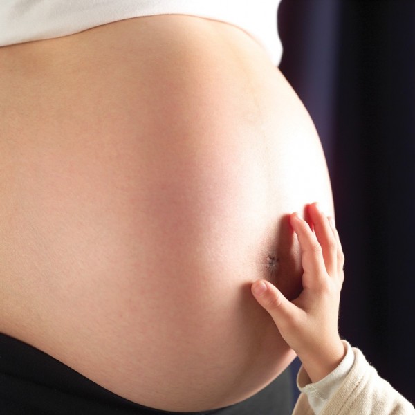 日本最新研究指出，女性若在懷孕第1個月至第3個月大量食用綠色蔬菜，孩子2歲後發生哮喘的機率能降低52%。（情境照）