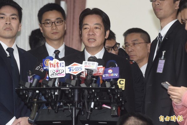 面對中國惠台31措施,賴揆表示,最重要的是解決台灣的投資障礙、號召企業界投資台灣。(記者簡榮豐攝)