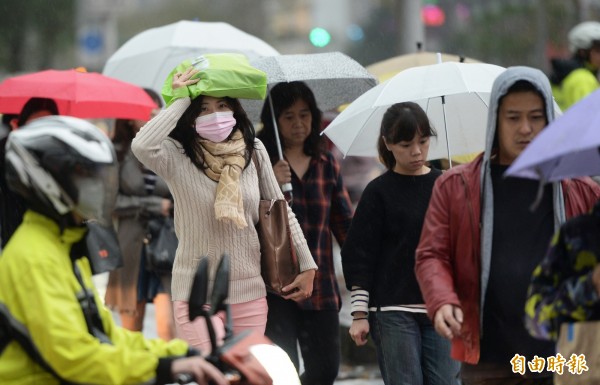 今天將是冷空氣影響最明顯的時候,北部、東北部整天低溫約15至19度,中部17至22度,南部20至25度,花東約18至22度。(資料照,記者林正堃攝)