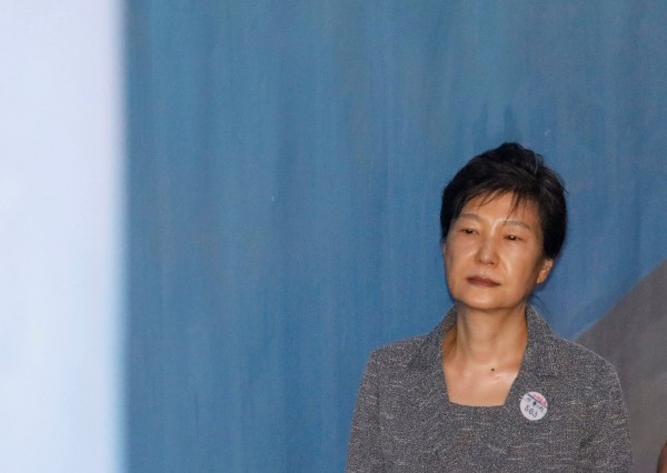 南韩前总统朴槿惠涉嫌贪腐案,一审重判有期徒刑24年,并科罚金180亿韩元。朴槿惠今(16)日向法院提交放弃上诉声明书。(路透)