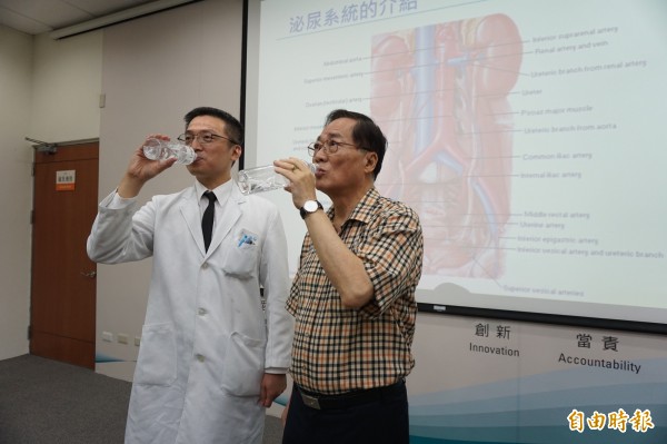醫師提醒多喝水,保護腎臟。(資料照)