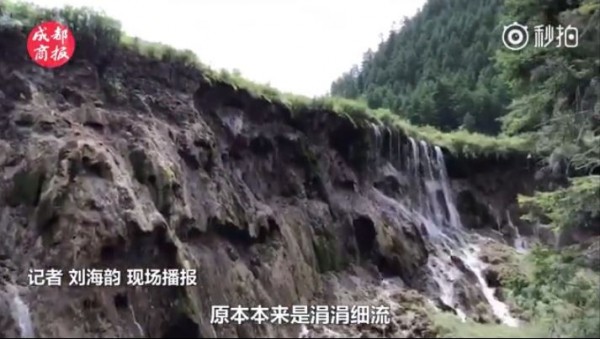 瀑布涓涓細流已不復見。(圖擷取自成都商報微博影片)