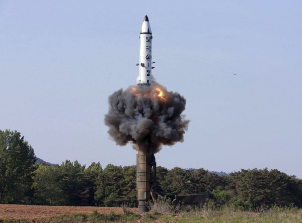 北韓在當地時間上午9點40分朝著日本海發射一枚飛彈。圖為示意圖。（美聯社）