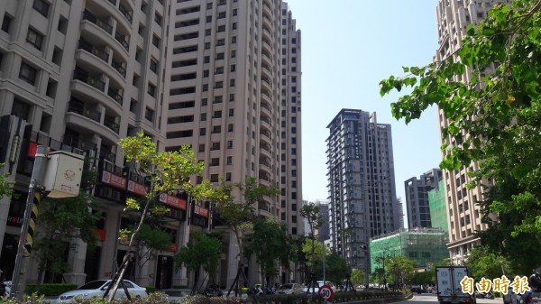 財政部104年度全台所得總額中位數村里統計,全國前14名都由新竹縣市包辦。圖為新竹市關埔地區,近年來高樓林立,吸引許多竹科新貴。(資料照)