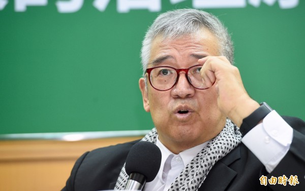 大块文化董事长郝明义在脸书上,以法律Q&A说清楚为何「以核养绿」公投无法二次送件,并向前总统马英九和前行政院长张善政喊话。(资料照)