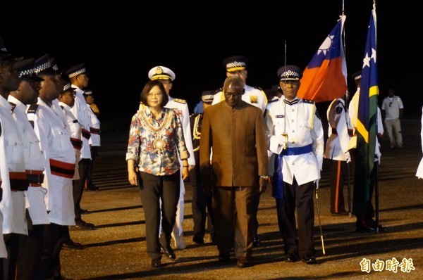 總統昨蔡英文昨抵達索羅門，索國總理蘇嘉瓦瑞親自接機。（資料照，特派記者鍾麗華攝）