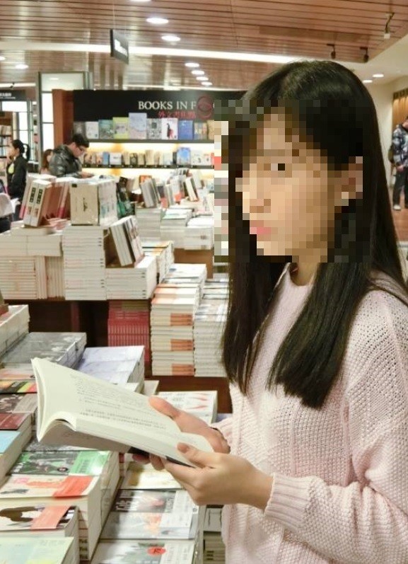 A女昨傳出死訊,家屬證實在家中住處上吊自殺。(圖取自臉書)