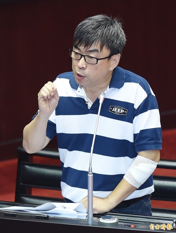 最高法院今維持二審判決,判段宜康(見圖)、魏明谷須連帶賠償林滄敏100萬元並刊登道歉啟事,段並應撤下臉書上的爆料內容,全案定讞。
(資料照)