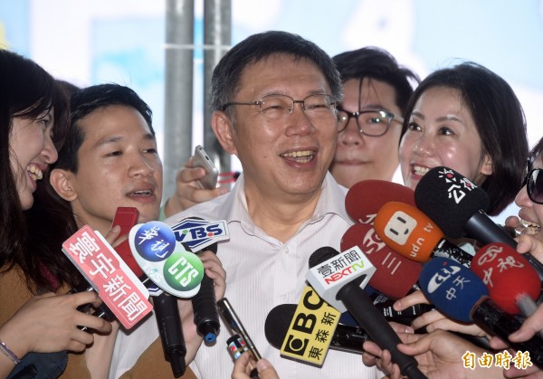 柯文哲說,新政府不同於過去政府遇到出事情,採取大事化小、小事化無,然後息事寧人的態度,還是要做徹底檢討。(記者簡榮豐攝)