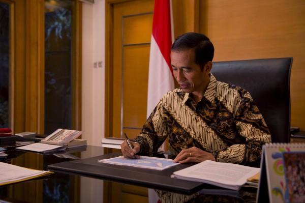 印尼總統當選人佐科威(Joko Widodo)希望鴻海早日登陸印尼投資,日前也邀請董事長郭台銘成為佐科威就職典禮的座上賓,除了提升與鴻海合作可能外,也希望加強台灣與印尼雙方的互動交流。(法新)