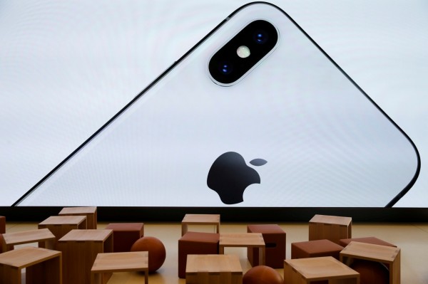 根據《日經新聞》報導,蘋果明年可能推出採用液晶顯示器(LCD)的新款iPhone,若成真台灣和碩旗下的鎧勝有機會拿到LCD版本的金屬機殼訂單。(路透)