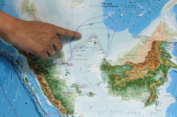 去年，印尼政府公布了一份最新的國家地圖，其中納土納群島以北的該國專屬經濟區，更名為「北納土納海」（the North Natuna Sea）。（路透資料照）