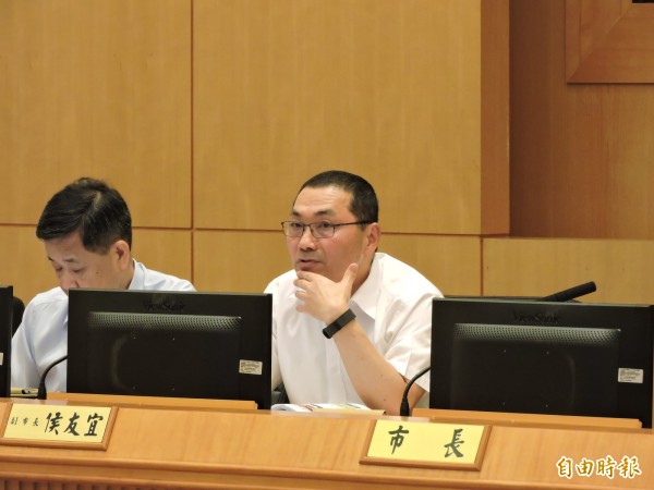 由於新北市長朱立倫還沒回台,副市長侯友宜(中)先坐鎮新北市災害應變中心。(資料照,記者賴筱桐攝)