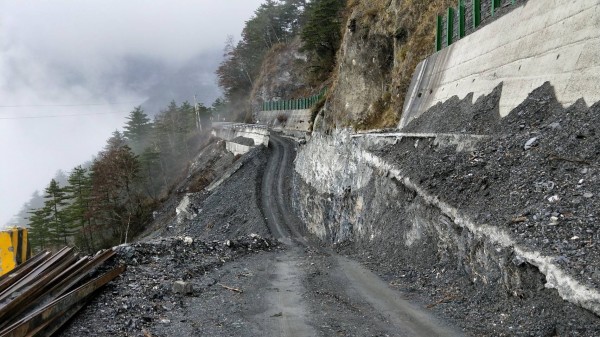 寒流來襲，台20線南橫公路向陽路段有可能發生下雪或結冰，向陽至利稻不排除夜間預警性封閉。（資料照，公路總局關山工務段提供）