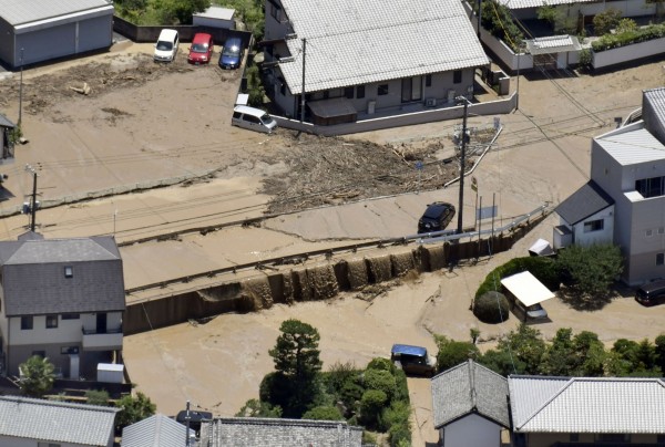 西日本連日出現破紀錄暴雨,造成多地災情慘重,截至今(10)日已有157人死亡,57人下落不明。(美聯社)