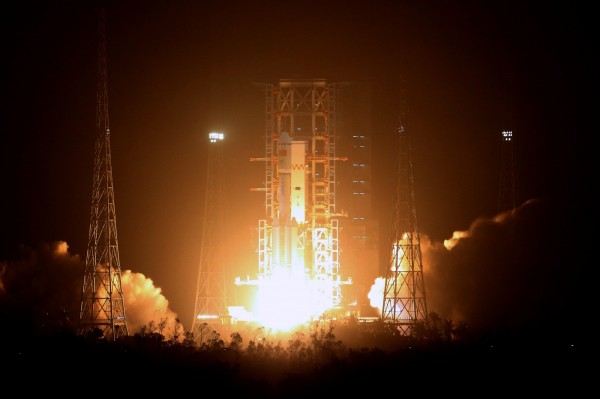 今日中國發射的中星9A衛星,因火箭發生異常,導致衛星沒能進入軌道。圖為今年四月在太原發射中心發射的長征火箭CZ7。(歐新社)