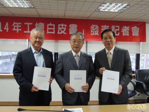 工商協進會理事長林伯豐（左一）、工業總會秘書長蔡練生（左三）。（資料照）
