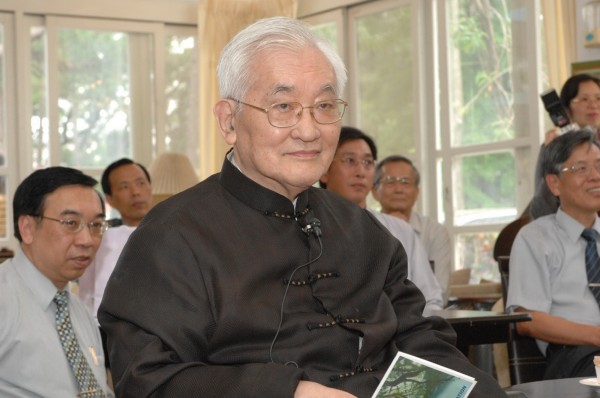 沈君山,不但是知名物理學家,同時也是橋牌國手、圍棋高段以及知名作家,有「才子」美譽。(資料照,清大秘書處提供)