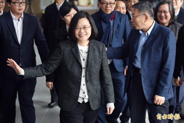 專家說,總統蔡英文上任後,一些投資人抱持預設立場買股票,結果慘賠。(資料照)